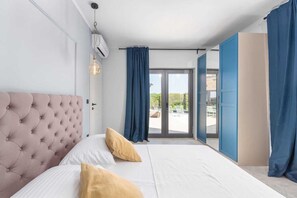 6 makuuhuonetta, työpöytä, ilmainen Wi-Fi, vuodevaatteet