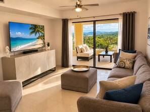 Een smart-tv en een stereo