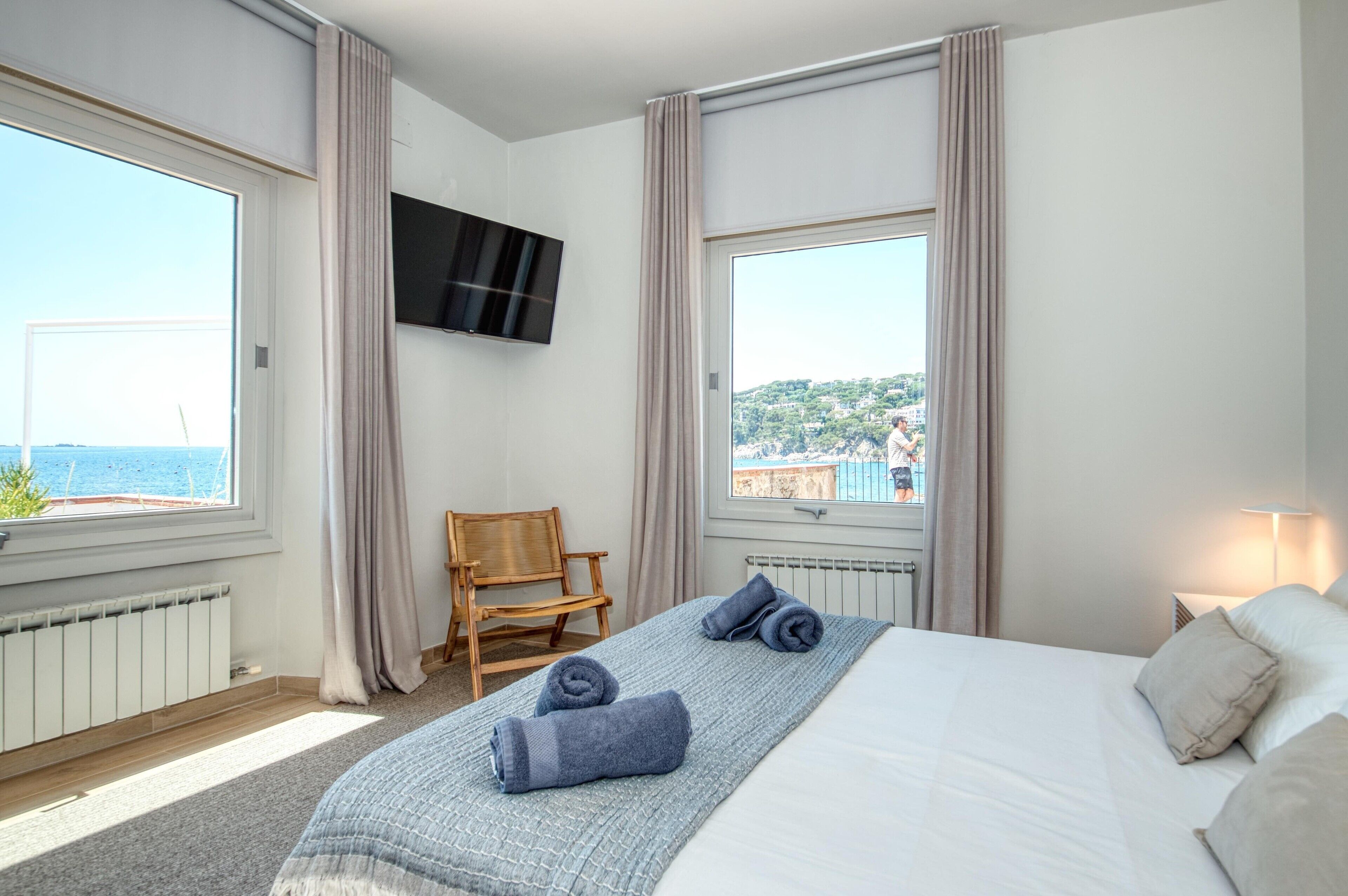 Iron/ironing board, WiFi, bed sheets