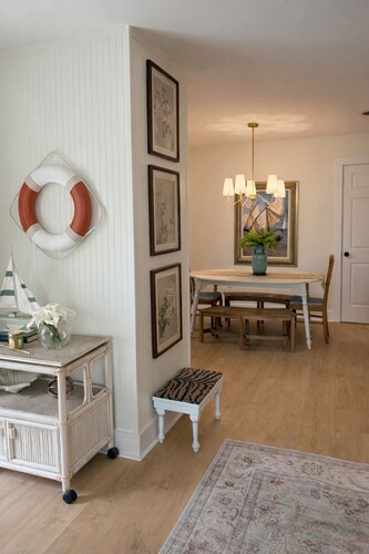 The Half Shell Cottage - Walkable Beach Bungalow