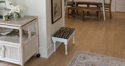 The Half Shell Cottage - Walkable Beach Bungalow