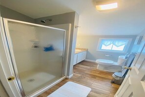 Shower, toilet paper - Perfect One Bedroom Garage Apartment w/AC (Oak Bluffs)