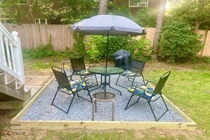 Outdoor dining - Perfect One Bedroom Garage Apartment w/AC (Oak Bluffs)
