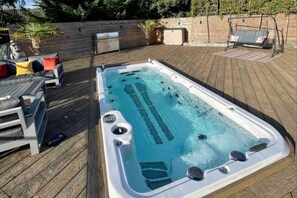 Outdoor spa tub - Hot tub - Bbq - Garden - Parking - Sleeps 8 (Worcester)