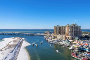 Beach nearby - Where the Harbor Wakes For 6 (Destin)