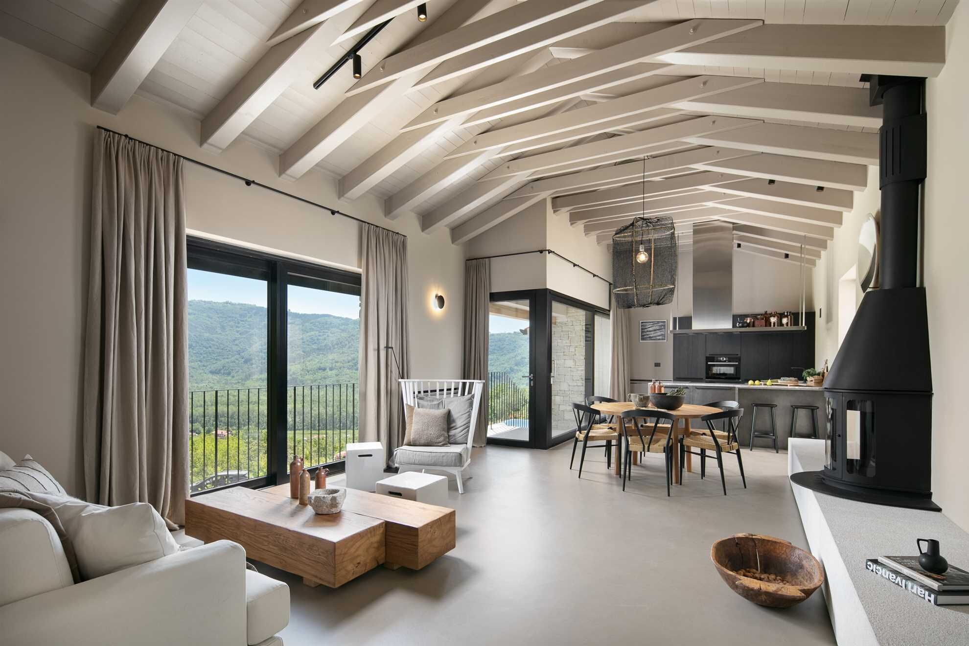 Smart-TV, Kamin, Stereoanlage