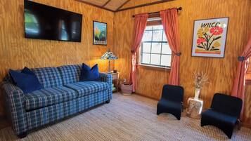 Cabin, Berbilang Katil, Patio, Pool View (Cypress Creek Cabin) | Ruang tamu
