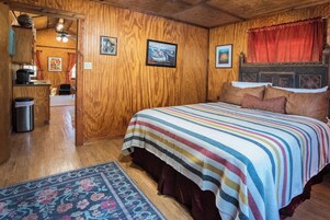 1 habitación, decoración personalizada y muebles diferentes 