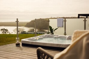 Terrace/patio - Apex Spa (Pet), Carmarthen (Laugharne)