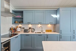 Dishwasher - Apex Spa (Pet), Carmarthen (Laugharne)