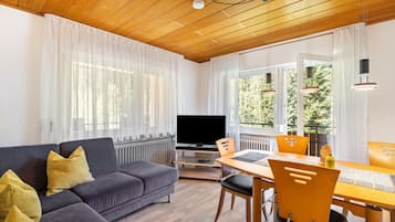 Télévision, table de tennis de table