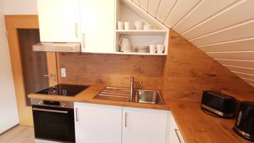 Geladeira, fogão, cooktop, lava-louças