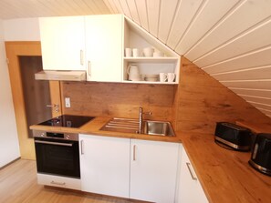 Geladeira, fogão, cooktop, lava-louças