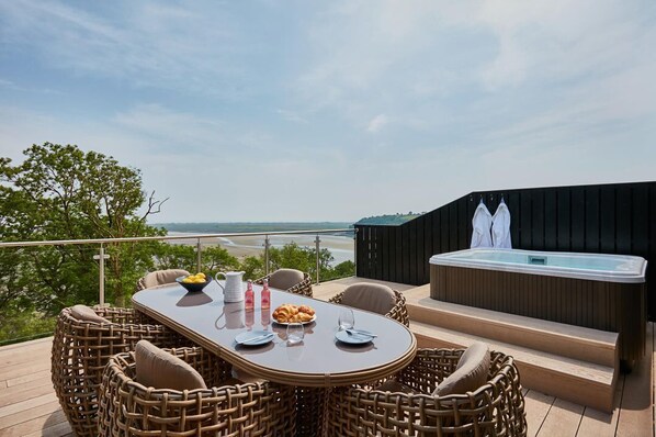 Outdoor dining - Glan Y Mor, Carmarthen (Laugharne)