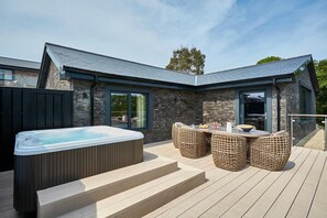 Terrace/patio - Glan Y Mor, Carmarthen (Laugharne)