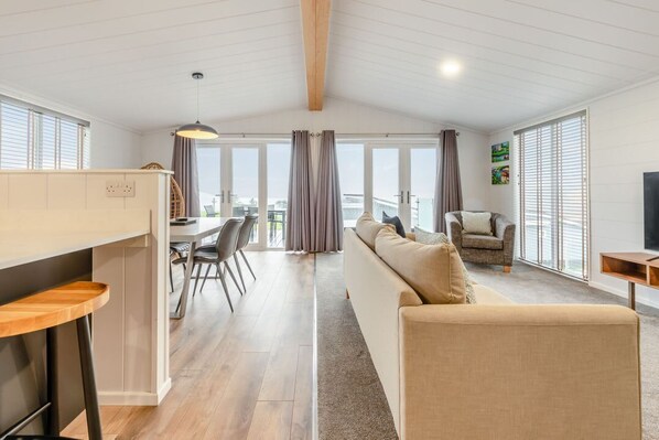 Living area - Sonnet 3 Spa (Pet), Carmarthen (Laugharne)