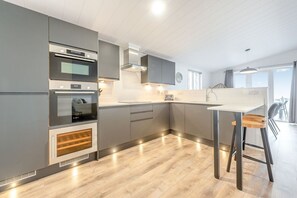 Dishwasher - Sonnet 2 Spa, Carmarthen (Laugharne)