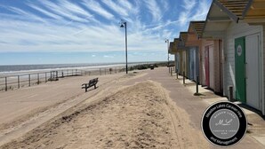 Beach - Oak Village 83 - Grange Leisure Park with Hot Tub (Mablethorpe, Lincs)