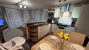 Private kitchen - Oak Village 83 - Grange Leisure Park with Hot Tub (Mablethorpe, Lincs)