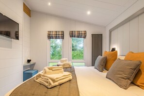 3 bedrooms, WiFi - Apex Spa, Dylan Coastal Resort (Laugharne)