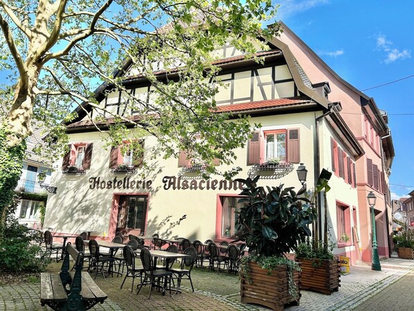 Outdoor dining - Hostellerie Alsacienne, charming bed and breakfast Le Kelsch***, France (Masevaux-Niederbruck)