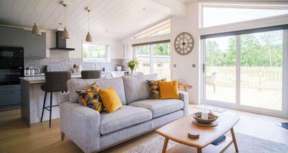 The Luxury Retreat, Grimsby