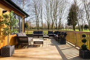 Terrace/patio - Goldfinch, Laceby Manor Resort & Spa (Laceby)