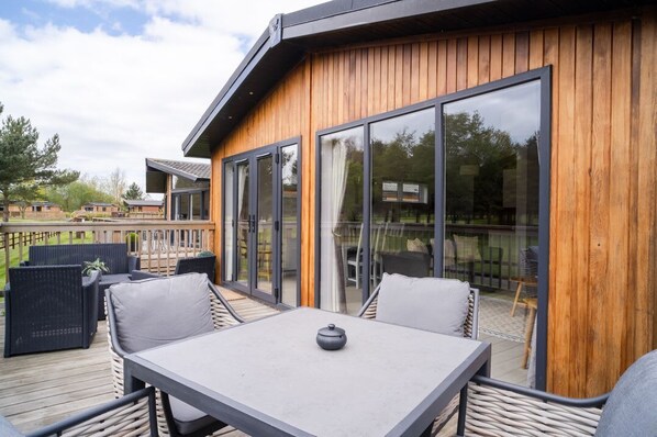 Outdoor dining - The View, Laceby Manor Resort & Spa (Laceby)