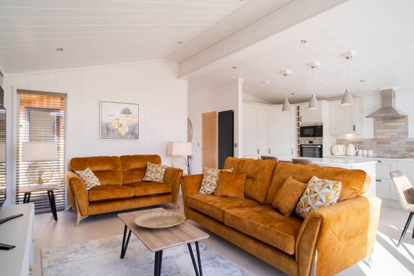 Living area - Luxurious Serenity, Grimsby (Laceby)