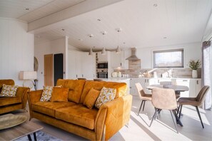 Living area - Luxurious Serenity, Grimsby (Laceby)