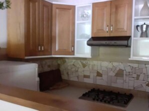 Fridge, oven, stovetop, coffee/tea maker - Guest House Green Corner Supetarska Draga - Studio Apartment With Terrace And Sea View (Rab)