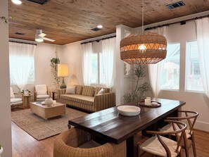 TV, offices - poolside villa w/hot tub, Easy World Cup Access (Houston)