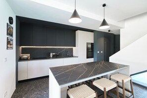 Private kitchen - 3-bedroom Villa Seconda in Mugeba with Pool (Mugeba)