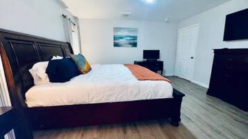 House, Multiple Beds, Patio (Pelican Pointe) | 3 bedrooms, individually decorated, individually furnished, bed sheets