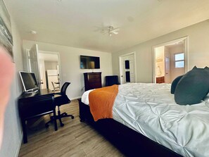 하우스, 침대(여러 개), 파티오 (Pelican Pointe) | 3 개의 침실, 각각 다른 스타일의 인테리어, 각각 다르게 가구 비치, 침대 시트