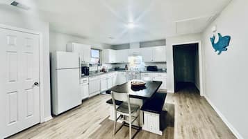 House, Multiple Beds, Patio (Pelican Pointe) | Private kitchen