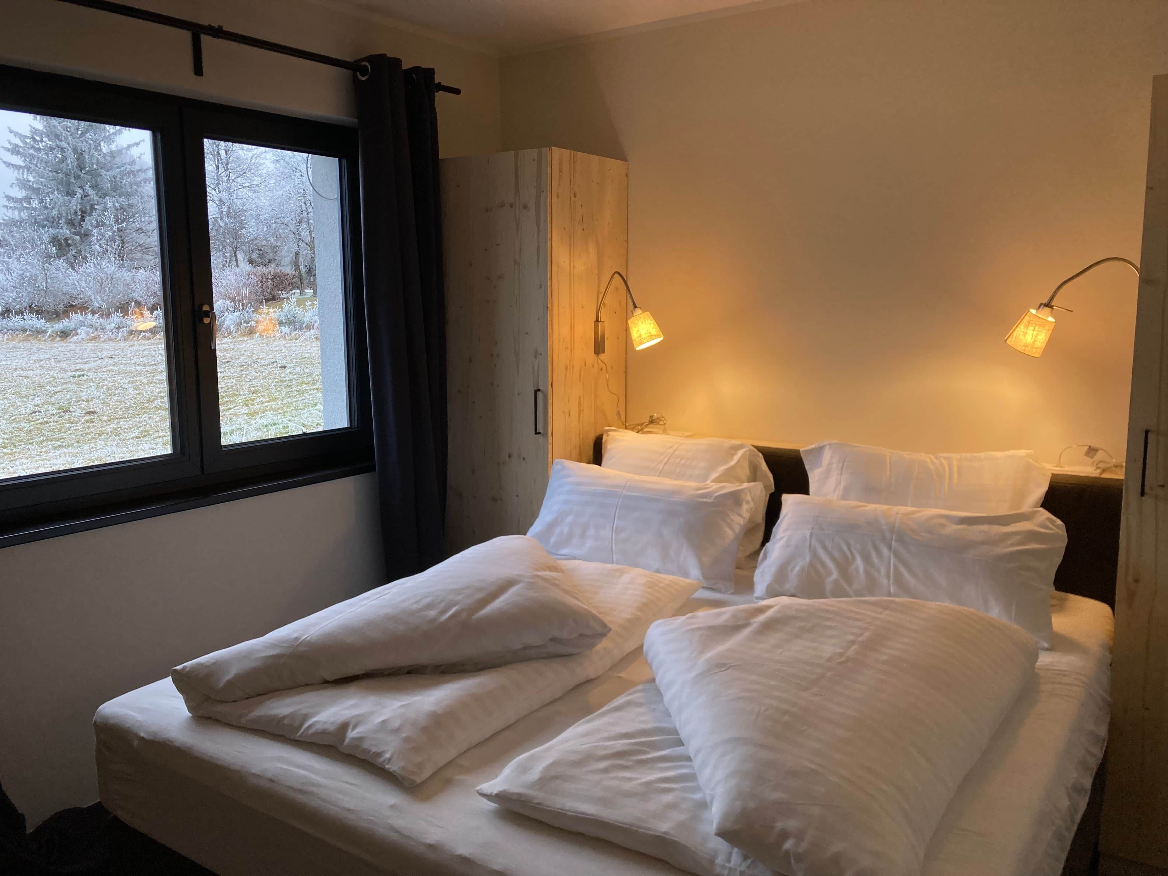4 chambres, bureau, Wi-Fi gratuit, draps fournis