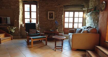 AVALON - lovely 2-bed house situated in an historic "Petites Cité de Caractère"