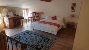 2 makuuhuonetta, silitysrauta/-lauta, Wi-Fi, vuodevaatteet