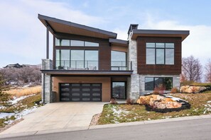 Exterior - NEW! Family Friendly Ski House (Daniel)
