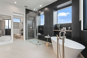 Shower, towels - NEW! Luxury 6BR w/ Hot Tub, Firepit & Deer Valley Access (Daniel)