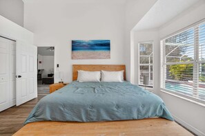 3 bedrooms, iron/ironing board, WiFi, bed sheets - NEW! Woodland Yards, Private Escape close to Disney (Kissimmee)