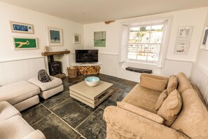 TV, fireplace - Stunningly restored 19th-century Coastal Artists home, Charlestown, for 8 guests (Saint Austell)