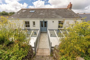 Exterior - Stunningly restored 19th-century Coastal Artists home, Charlestown, for 8 guests (Saint Austell)