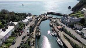Marina - Stunningly restored 19th-century Coastal Artists home, Charlestown, for 8 guests (Saint Austell)