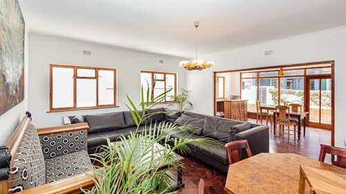 Blossom Boutique Guesthouse is a charming gallery guesthouse in Cape Town