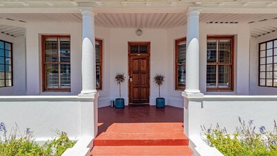 Blossom Boutique Guesthouse is a charming gallery guesthouse in Cape Town