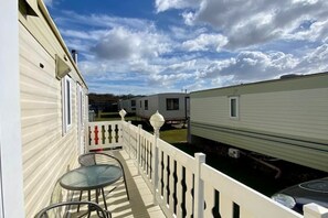Outdoor dining - Promenade 566 (Ingoldmells)