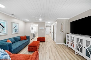 Smart TV - Beach Bear Townhome: Steps to Sand & Schooners, Pet Friendly, Private Yard (Panama City Beach)