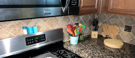 Apartment, Multiple Beds, Patio, City View (Surf + Strand Unit A) | Private kitchen